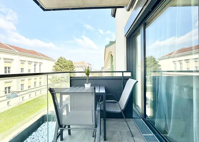 Moebliertes Mit Balkon *